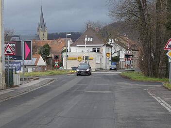 Die Sander Straße in Zeil wird saniert. Vom Lidl bis zum Bahnübergang wird die Trasse im ersten Bauabschnitt hergerichtet. Christian Licha