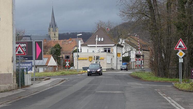 Die Sander Straße in Zeil wird saniert. Vom Lidl bis zum Bahnübergang wird die Trasse im ersten Bauabschnitt hergerichtet. Christian Licha