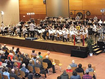Gut besucht war das Konzert des Ausbildungskorps der Bundeswehr in Münnerstadt. Foto: Björn Hein
