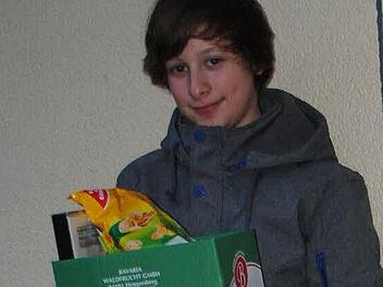 Auch Matthias Schmidt sammelte Lebensmittel für das Caritas-Lädla in Kronach. Foto: Heike Schülein