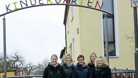 Mit neuem Team geht der Kindergartenverein St. Martin in die nächsten Jahre. Verantwortung übernahmen (von links) Martina Seufert (Schriftführerin), Katrin Häfner (Vorsitzende), Margit Vollbrecht (stellvertretende Vorsitzende) und Carolin Hartung (Schatzmeisterin). Kindergartenleiterin ist Waltraud Schott (2. von rechts). Foto: Stefan Geiger