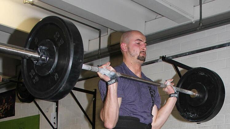 Im normalen Leben ist Benedikt Weber (38) bei der Bereitschaftspolizei. Seit eineinhalb Jahren trainiert er in der Cross-Fit-Box in Kulmbach, vorher in Nürnberg. Foto: Sonja Adam