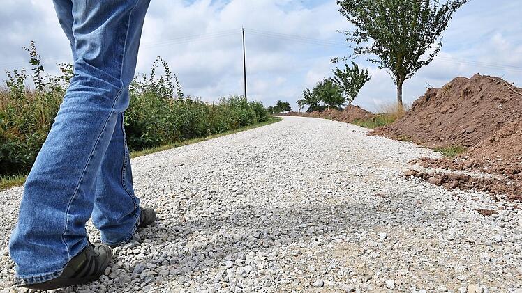 Steine des Anstoßes: Grober Schotter auf Walsdorfer und Tütschengereuther Flur hat Kritik der Freizeitsportler hervorgerufen.  Foto: Ronald Rinklef