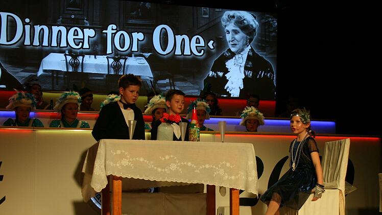 "Dinner for one" mit Julian und NinaMaria Löffler