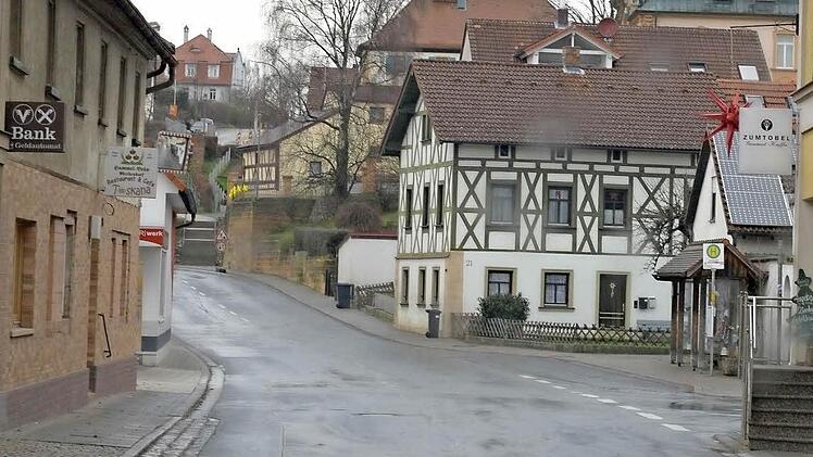 Mit der Verkürzung der Busbucht in der Hauptstraße wird ein Fußgänger-Überweg ermöglicht. Foto: R. Rinklef