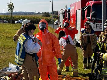 Helmbrechts: Giftige Chemikalie tritt in Betrieb aus - Gebäude muss evakuiert werden