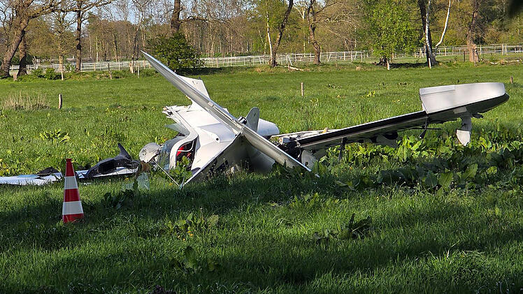 Pilot kommt beim Absturz von Kleinflugzeug ums Leben