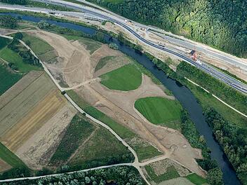 Das neue Bett des Mains zwischen Ebing und Unteroberndorf ist bereits deutlich zu erkennen. Foto: Ronald Rinklef