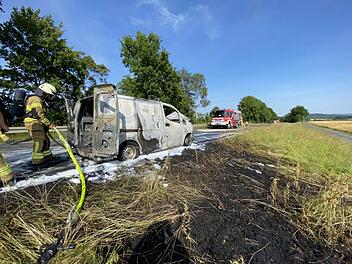 Pkw-Brand auf B303 Ebersdorf bei Coburg