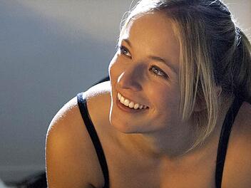 Zum ersten Mal im Leben in einer Doppelrolle: Die 20-Jährige Lara Gut spielt in "Tutti giù" die Skirennläuferin Chiara - und damit irgendwie auch sich selbst. Foto: Verleih