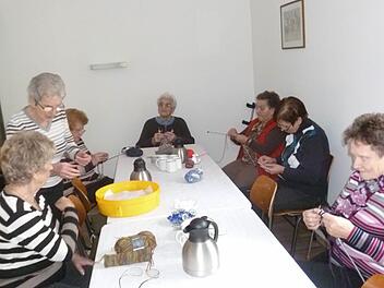 Wie soll das ehemalige Forsthaus genutzt werden. Diese Frage stellte sich dem Gemeinderat. Eine Vision ist ein Hausbrauermuseum bzw. Ausstellungsraum. Schon jetzt genutzt wird das Erdgeschoss als Strickcafe und Schafkopfraum. Bei der Dorfweihnacht war das Haus ebenfalls eingebunden  Foto: Philipp Bauernschubert