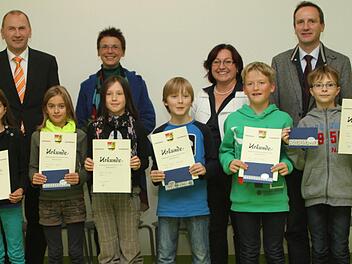 Dies Kinder belegten jeweils die ersten drei Plätze auf Kreisebene. Tolle Leistung!  Foto: Günther Geiling