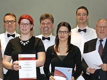 Die Geehrten des Musikvereins Dankenfeld mit dem Vorsitzenden Berthold Graser, dem Vizepräsidenten des Nordbayerischen Musikbundes, Werner Höhn (von rechts), sowie Landrat Wilhelm Schneider (links).