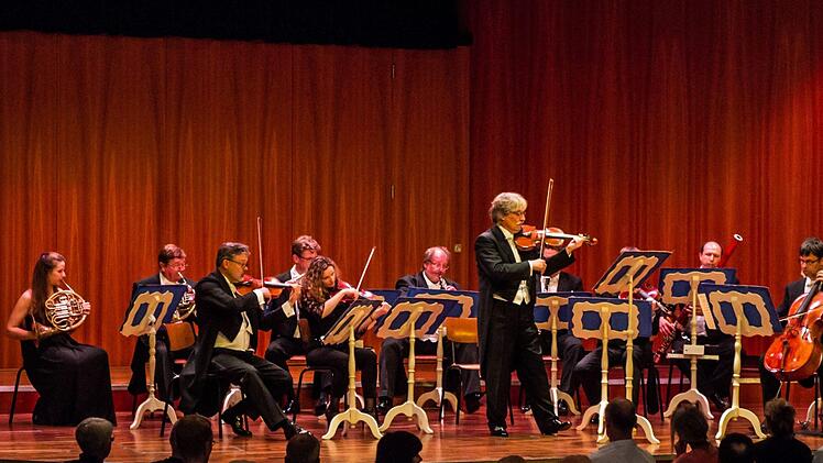 Impressionen vom Auftritt des Alt-Wiener Strauss-Ensembles unter Leitung von Ralph Kulling bei den Johann Strauss Musiktagen in CoburgFoto: Jochen Berger