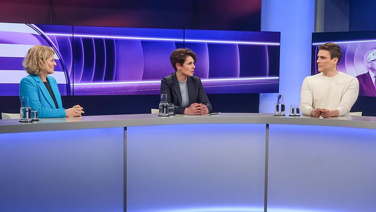 Bei Sandra Maischberger diskutierten am Mittwochabend Kristina Dunz (links), Leiterin des RND-Hauptstadtb&uuml;ros , Anna Lehmann (Mitte), Leiterin des Parlamentsb&uuml;ros der "taz") und Constantin Schreiber, Auslandsreporter von Axel Springer.