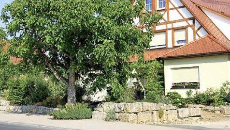 Der sanierte Bauernhof ist hübsch anzuschauen.  Fotos: Richard Sänger