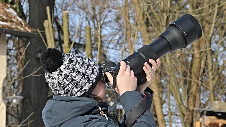 Ilona Platzer ist auch im Winter auf der Pirsch - hier mit dem Teleobjektiv. Foto: Helmut Will