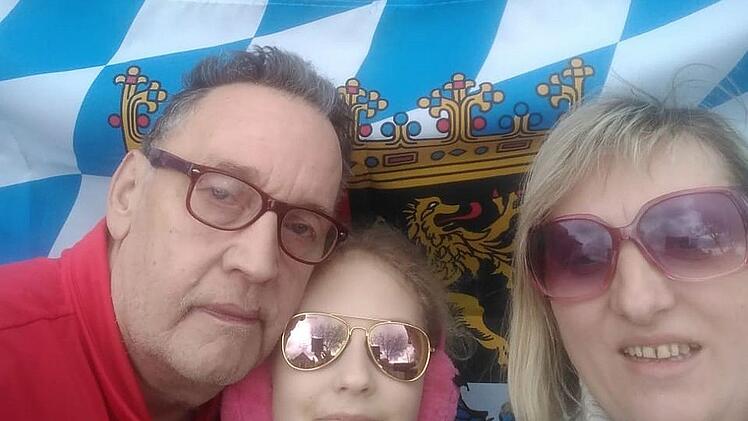 Thomas Simmler mit Lebensgefährtin Irina und der neunjährigen  Tochter Sofia.