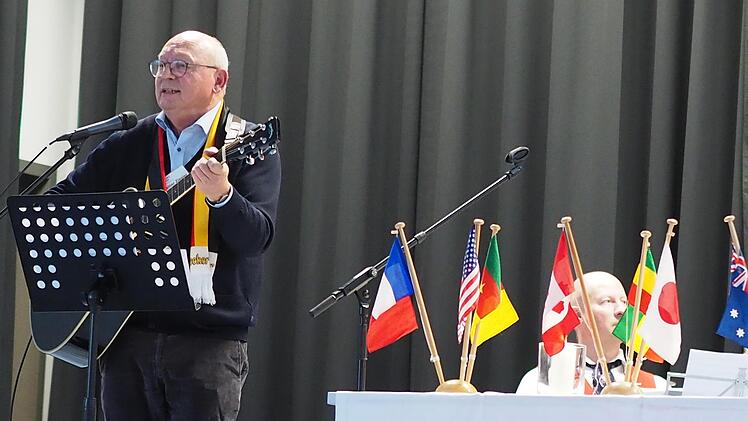 Malte die Veranstaltung musikalisch aus: Rainer Ziegler. Foto: Jürgen Schmitt