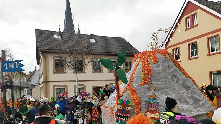 Memmelsdorf Faschingsumzug 2023: Die schönsten Bilder in der Fotostrecke - Narren holen Winnetou zurück