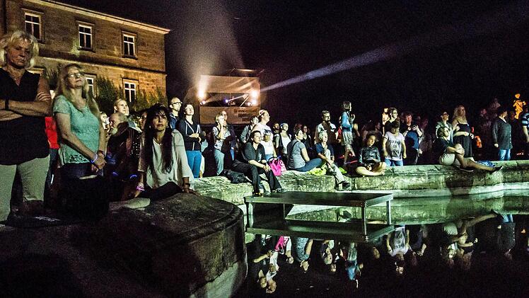 Michael Patrick Kelly zog seine Zuhörer beim Gastspiel im Rahmen des "Tambacher Sommers". Foto: Jochen Berger