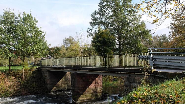 Im schlechtesten Zustand in der Marktgemeinde ist die Saalebrücke in Nickersfelden. Hier sind Beschränkungen notwendig.Björn Hein