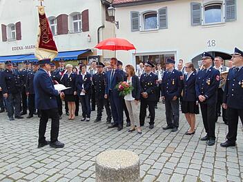 Die Gräfenberger Wehr bei der Bitte an den Bürgermeister, die Schirmherrschaft für das in wenigen  Wochen anstehende Jubiläumsfest zu übernehmen. Foto: Petra Malbrich