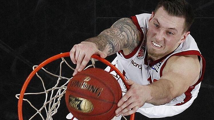 Center: Daniel Theis