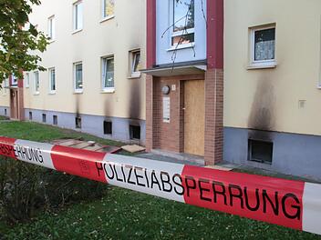 Die betroffenen Häuser in der Adolf-Kolping-Straße sind noch abgesperrt, eines könnte bereits in zwei Wochen wieder bewohnbar sein, beim Gebäude mit der Hausnummer 2 sind die Schäden so groß, dass sich die Reparaturen bis Weihnachten hinziehen kön...