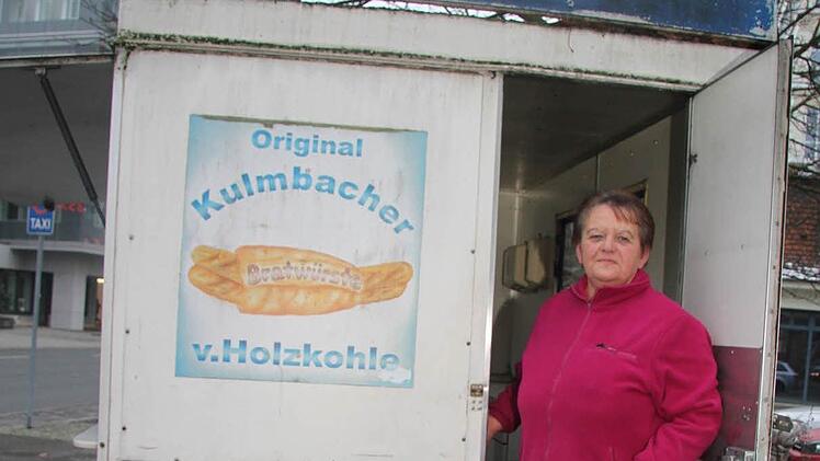 Helga Hofmann fällt der Abschied von "ihrer" Imbissbude am Bahnhof schwer. Foto: Sonja Adam