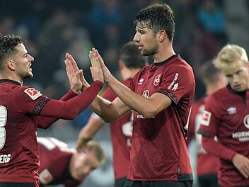 Der 1. FCN sicherte sich zuletzt einen Punkt in Augsburg. Club-Coach Michael Köllner hofft, dass seine Mannschaft an die starke zweite Halbzeit beim FCA anknüpft. Foto: Stefan Puchner/dpa