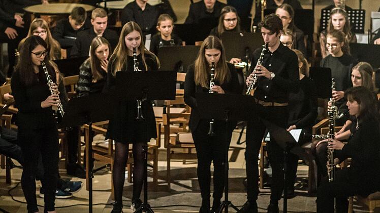Großer Andrang: Zahlreiche Zuhörer erlebten das Adventskonzert des Gymnasiums Albertinum in der Coburger Heilig-Kreuz-Kirche.Foto: Jochen Berger