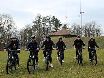 Die Mountainbike-Gruppe der Höchstadter Realschule freut sich schon darauf, das Gelände am Hochbehälter  modellieren zu können.    Foto: Andreas Dorsch