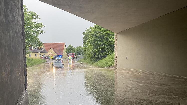 Straßen unter Wasser: Gewitter zieht über Franken