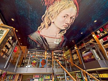 In der Nürnberger Buchhandlung Korn & Berg kannst du durch die älteste Buchhandlung Deutschlands stöbern.