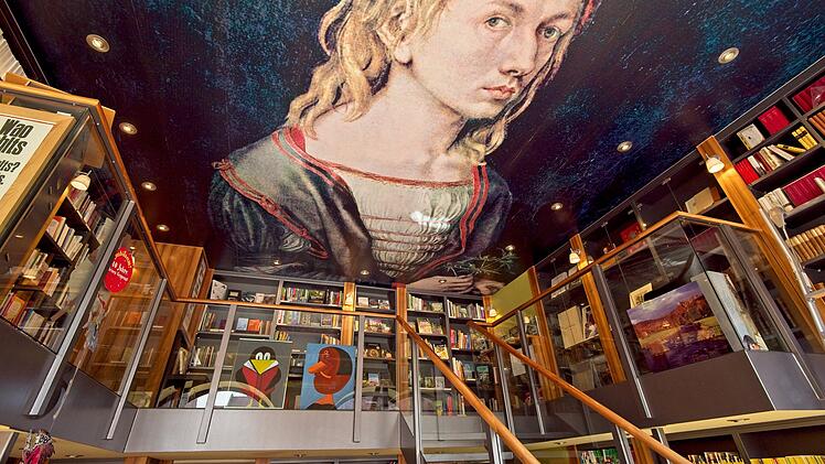 In der Nürnberger Buchhandlung Korn & Berg kannst du durch die älteste Buchhandlung Deutschlands stöbern.