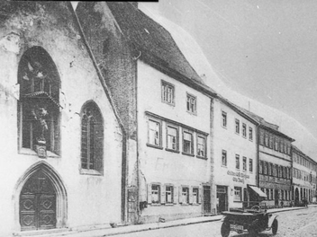 Die Marienkapelle (links) ist im April 1945 den Bombenangriffen der US-Amerikaner zum Opfer gefallen. Stadtarchiv Münnerstadt
