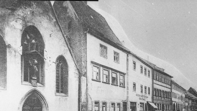 Die Marienkapelle (links) ist im April 1945 den Bombenangriffen der US-Amerikaner zum Opfer gefallen. Stadtarchiv Münnerstadt