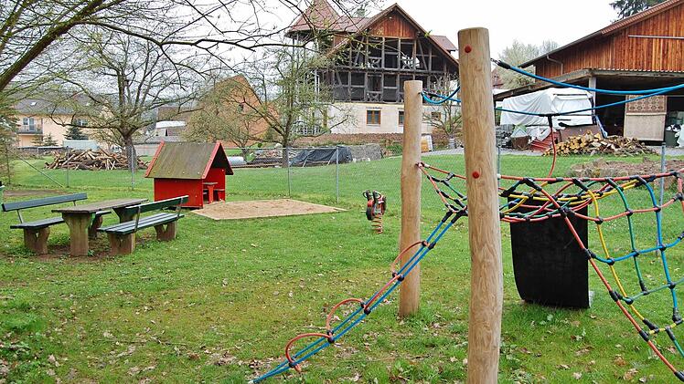 Der Spielplatz am Nüdlinger Bach soll bis Pfingsten hergerichtet sein.  Foto: Sigismund von Dobschütz
