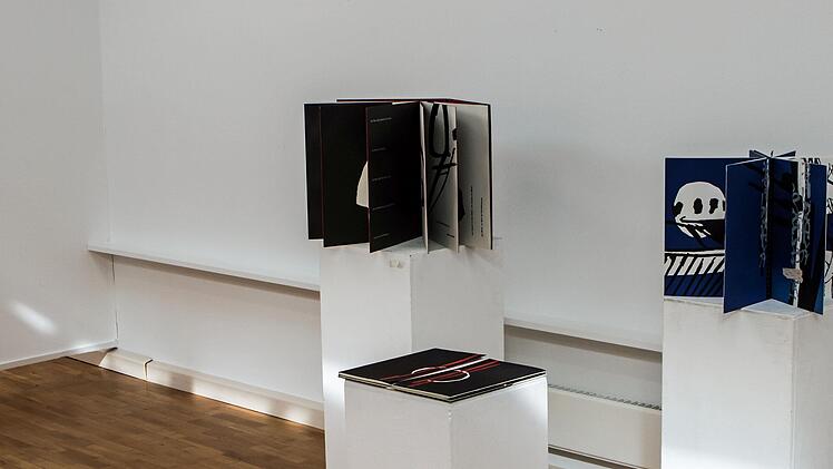 Buchskulpturen und Künstlerbücher von Anja Harms und Eberhard Müller-Fries zeigt eine neue Ausstellung ab Samstag, 5. März, im Kunstverein Coburg.Foto: Jochen Berger