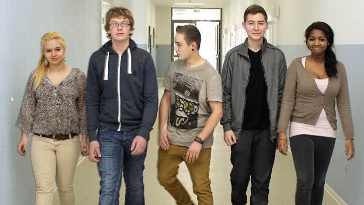 So sehen Erfolgstypen aus (von links): Laura Tschepisur, René Lochner, Dennis Schubert, Marcel Soßdorf und Michelle Schreiffer-Halbig besuchen zwar noch die P-Klasse der Anton-Kliegl-Mittelschule, haben aber alle bereits eine sichere Lehrstelle. Foto: Thomas Ahnert