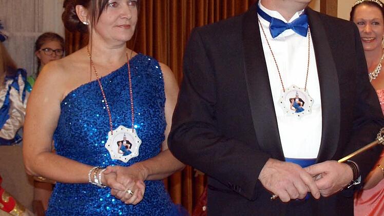 Das neue Prinzenpaar der Faschingshochburg Steinwiesen: Die "Unglaublichen" Robert I. und Sabine I.  Foto: Susanne Deuerling