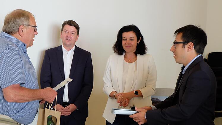 Unser Foto zeigt (von links) Philipp Bauernschubert (50 Jahre), MdL Sandro Kirchner, Staatsministerin Dorothee Bär und Vorsitzenden Moritz Dekant.
