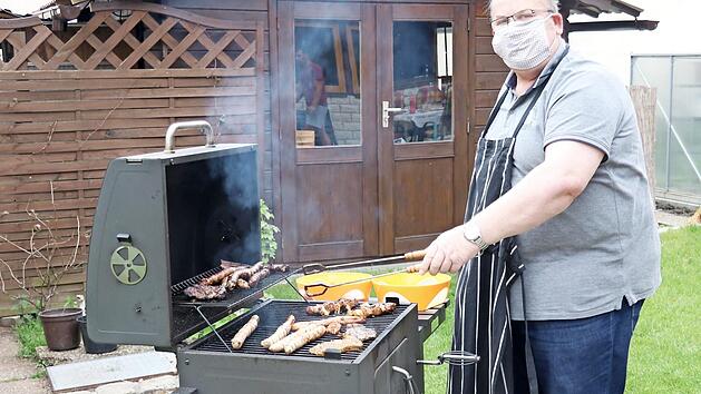 Ideengeber Ulrich Rampel am Grill  Foto: Alexandra Kemnitzer