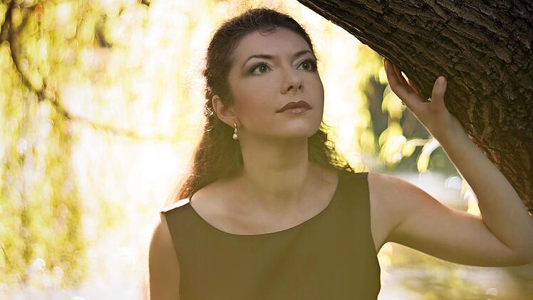 Sofja Gülbadamova spielt Johannes Brahms in der Synagoge in Lichtenfels.