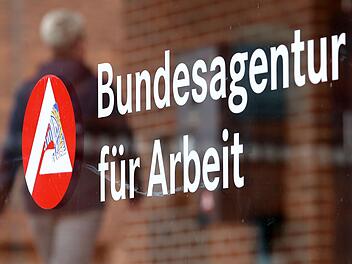 Bundesagentur für Arbeit veröffentlicht Monatsbericht - Arbeitslosenquote steigt