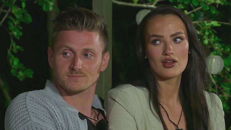 Tommy und Paulina erleben in Folge 8 eine böse Überraschung.