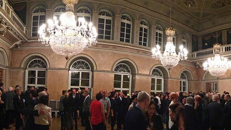 Prächtige Bühne für das Coburger Publikum: Blick in den Spiegelsaal des LandestheatersFoto: Jochen Berger