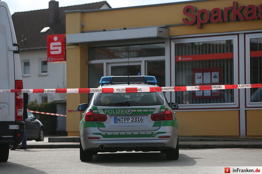 Bankfiliale in Kornburg ueberfallen - Taeter noch auf der Flucht