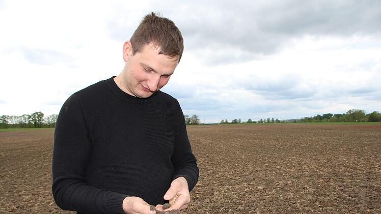 Noch ist die Erde zu feucht, um die Saatmischung auszubringen. Mirjam Stumpf